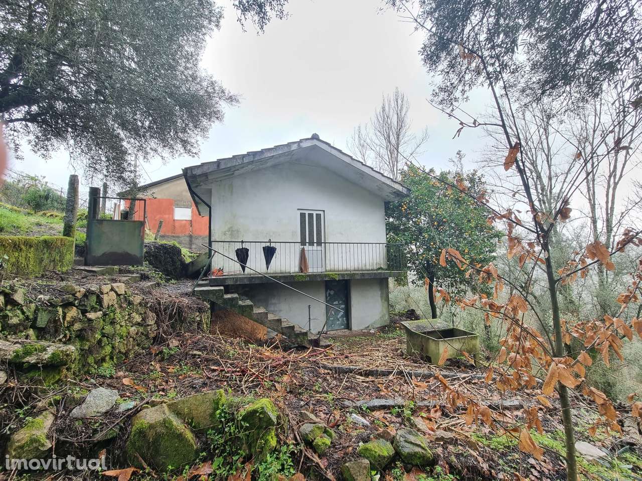 Moradia para restauro com elevado potencial de investimento - Grande imagem: 2/16