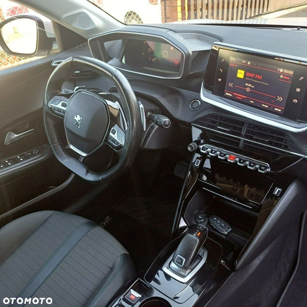 Peugeot 208 - 10