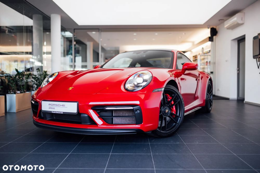 Porsche 911 Carrera 4 GTS - 3