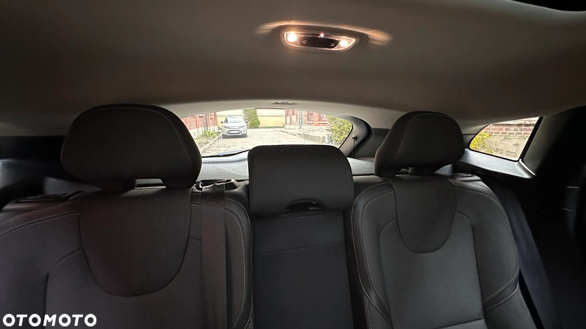 Volvo V40 Cross Country T4 AWD Momentum - 17