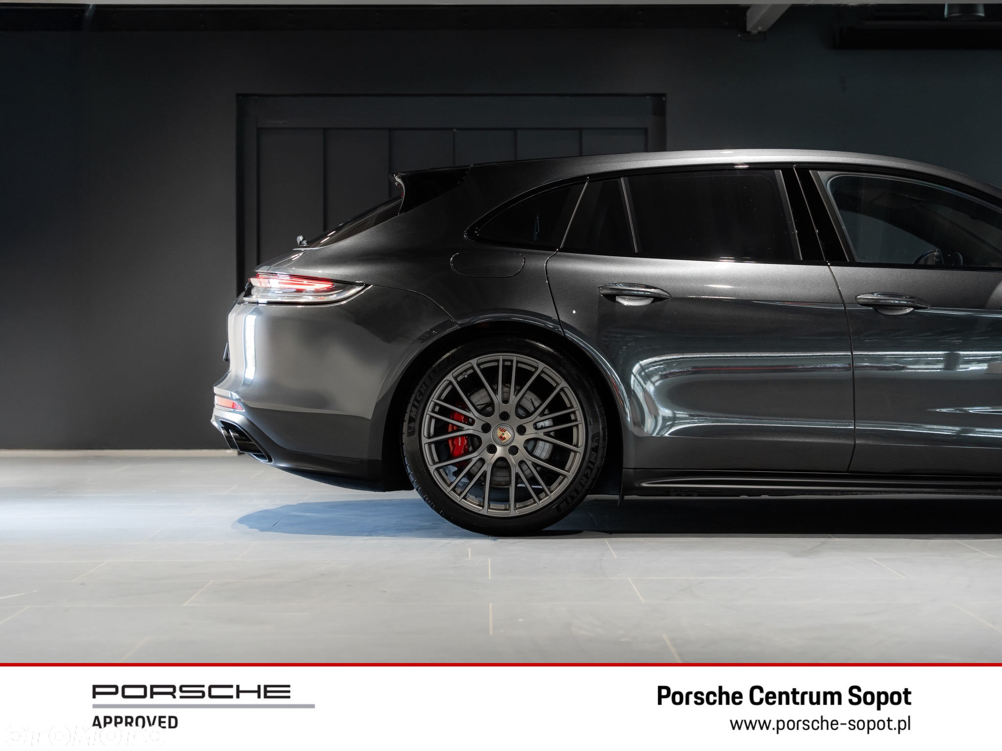 Porsche Panamera GTS Sport Turismo - 11