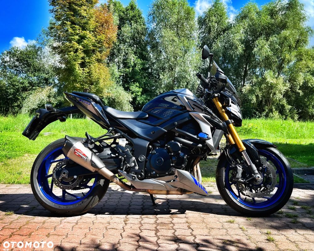 Suzuki GSX - 3