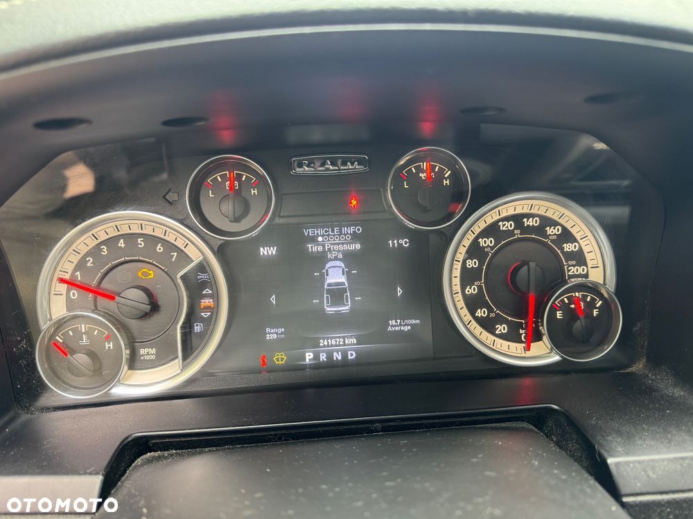 Dodge RAM 1500 5.7 4x4 - 16