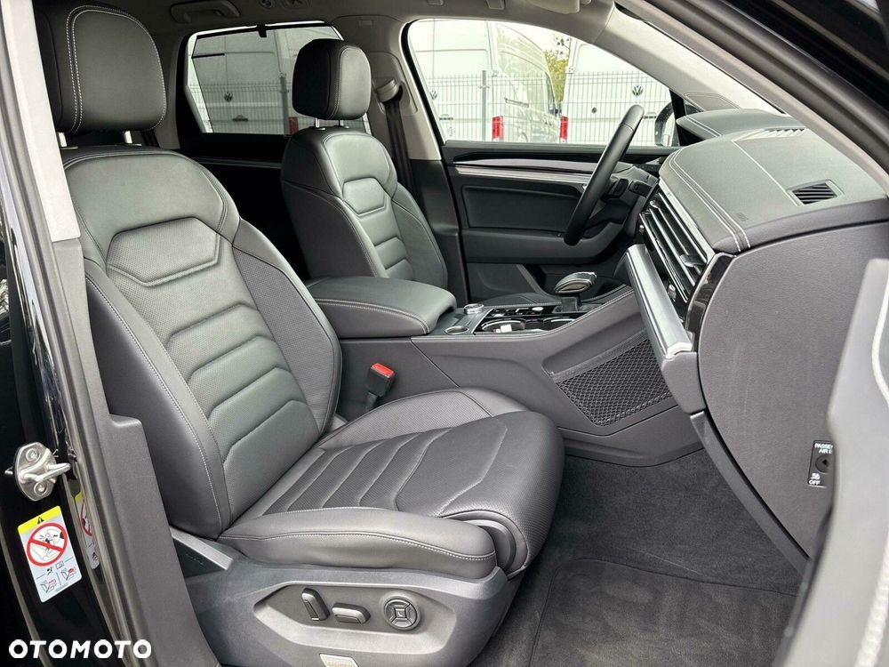 Volkswagen Touareg - 21