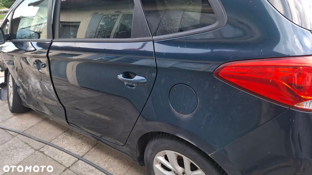 Kia Carens - 7