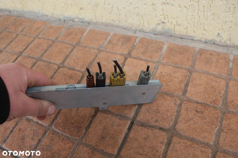 WZMACNIACZ ANTENOWY AUDI A4 B6 8E9035225B - 2