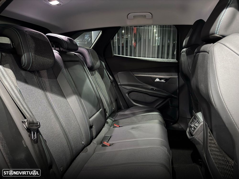 Peugeot 3008 1.2 PureTech Allure EAT8 - 36