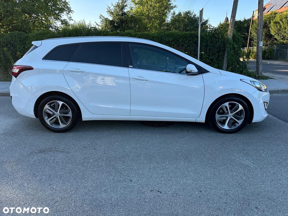 Hyundai i30 blue Kombi 1.6 GDi Passion - 10