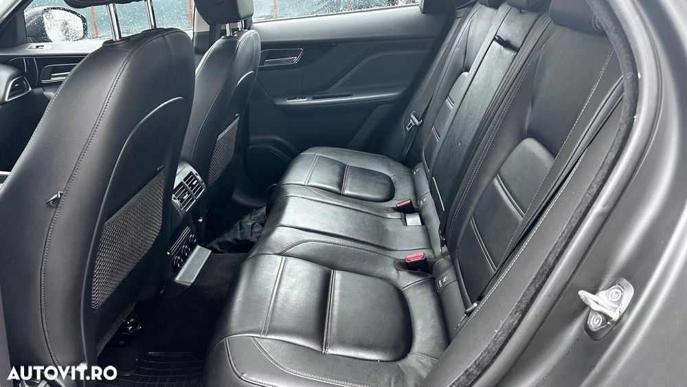 Jaguar F-Pace - 9