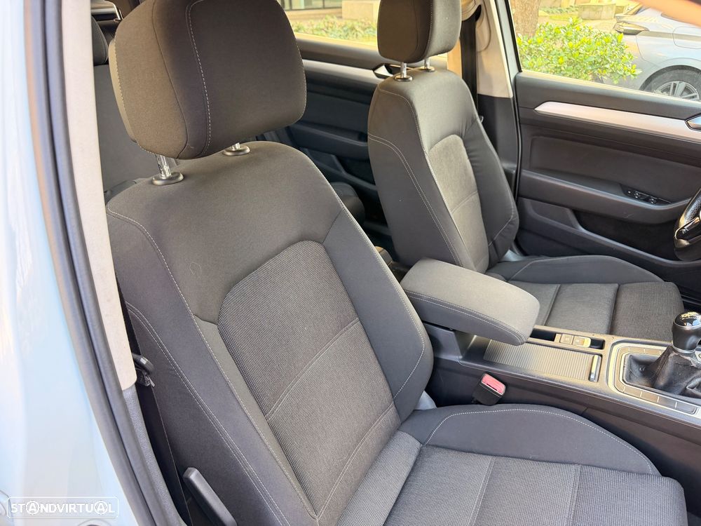 VW Passat Variant 2.0 TDi Confortline - 25