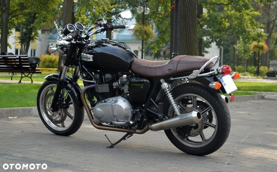 Triumph Bonneville - 1