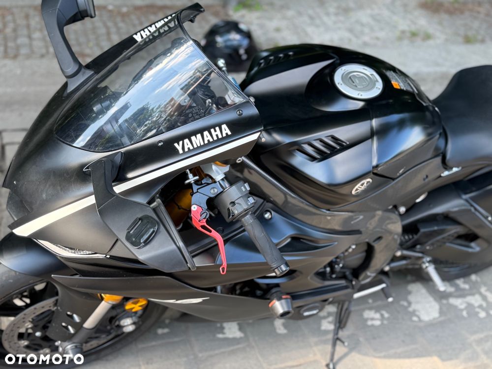 Yamaha R6 - 6