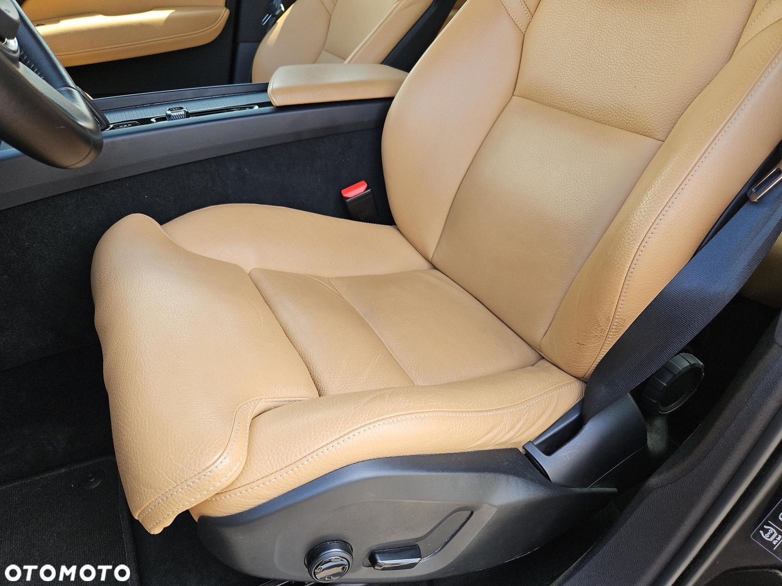 Volvo XC 60 B4 D AWD Momentum Pro - 14