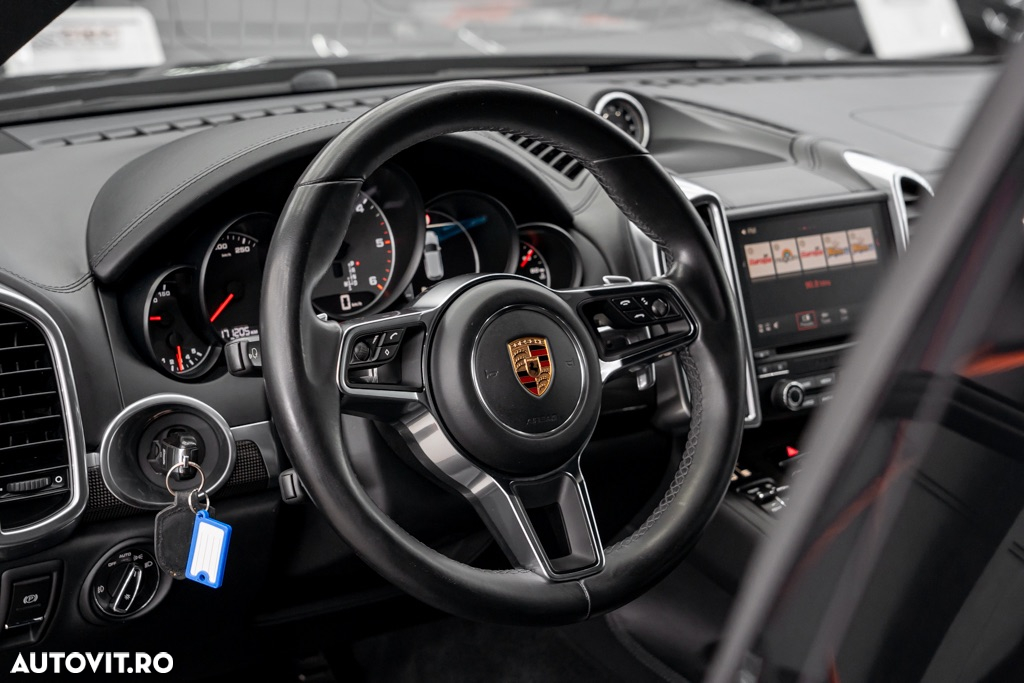 Porsche Cayenne S Diesel Platinum Edition - 31