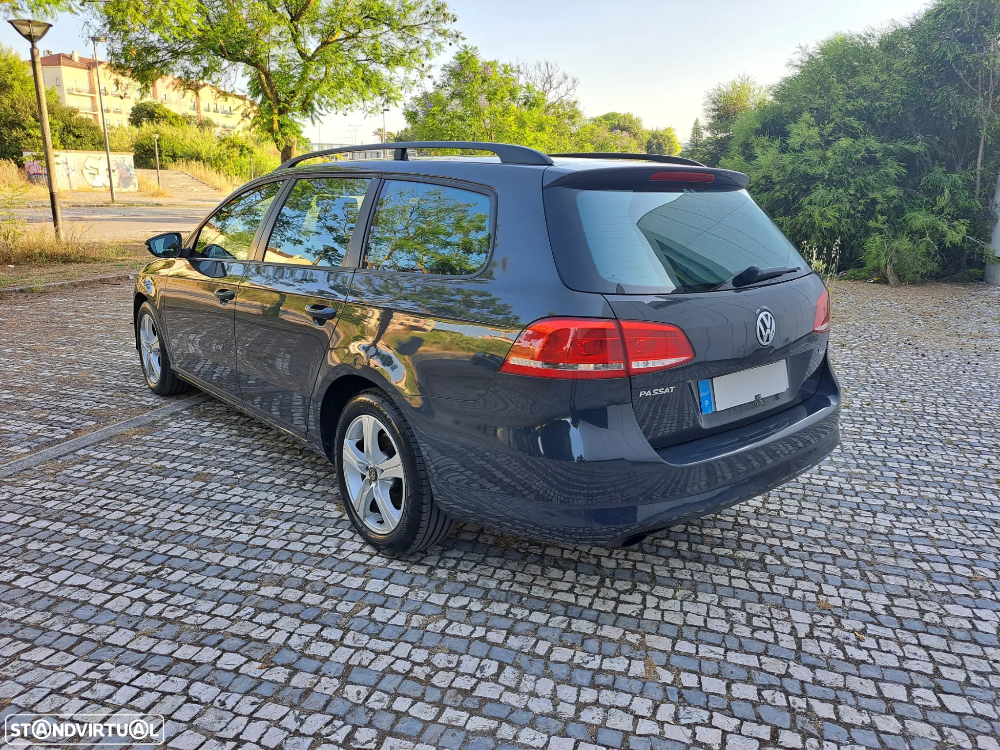 VW Passat Variant 1.6 TDI BlueMotion - 12