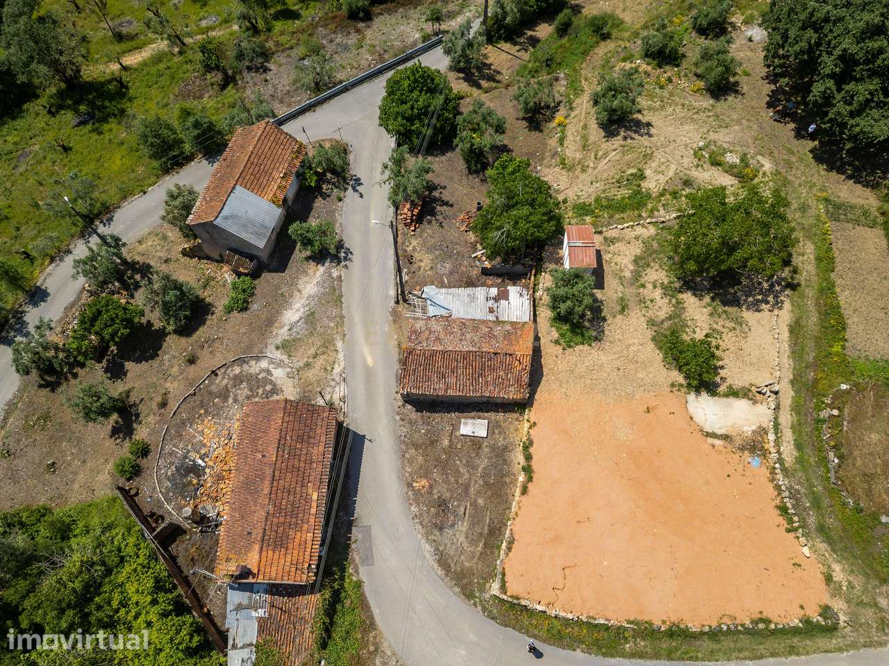 Ruina em  Casais da Abadia ,Caxarias, Ourém - Grande imagem: 5/8