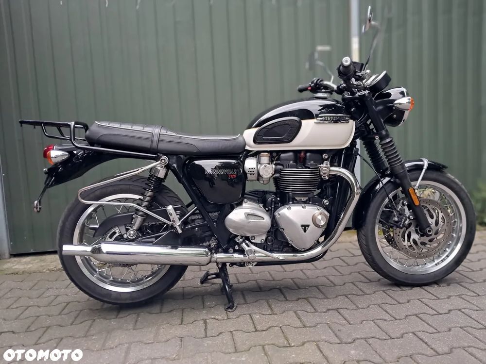 Triumph Bonneville - 2