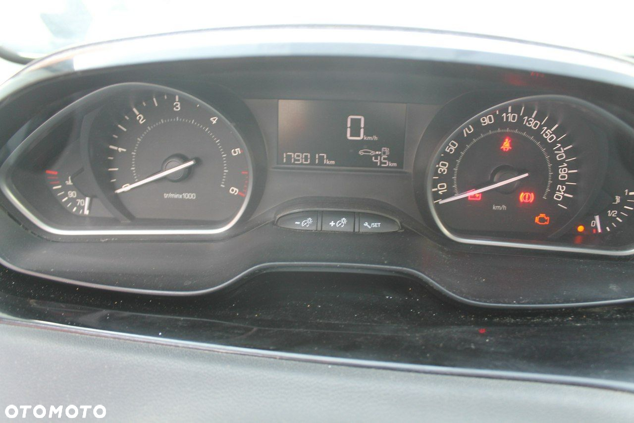 Peugeot 208 - 11