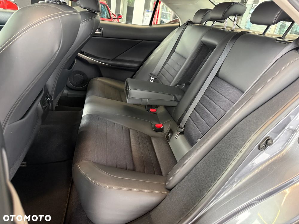 Lexus IS 200t Elegance - 12