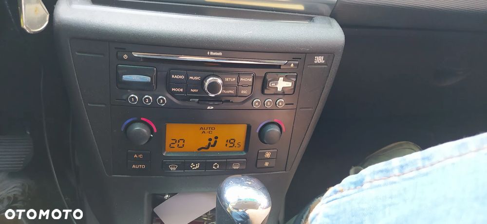 Citroën C4 HDi 110 FAP EGS6 Exclusive - 5