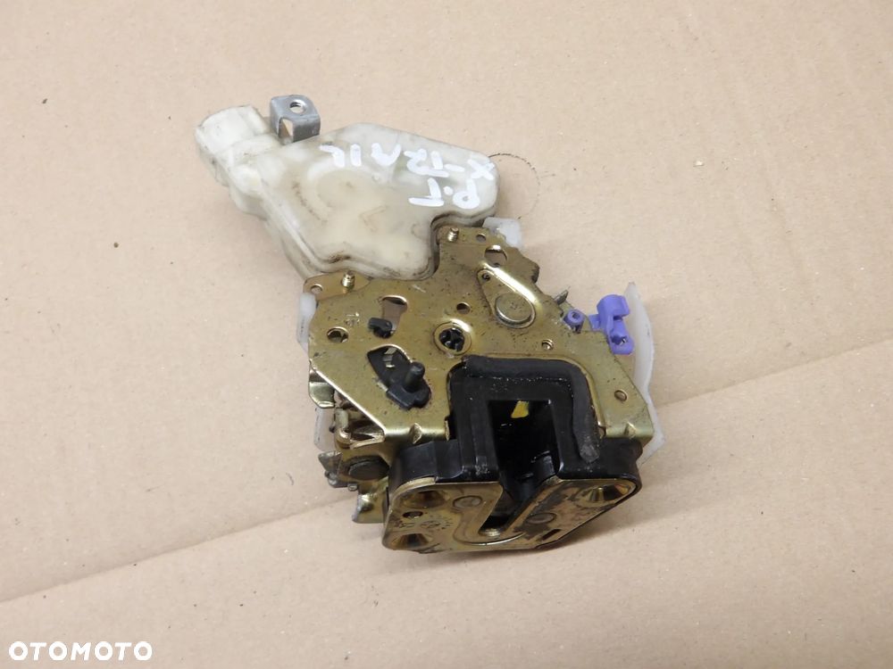 NISSAN X-TRAIL T30 00-07r. ZAMEK DRZWI PRAWY LEWY PRZÓD TYŁ 80552AA200 - 10