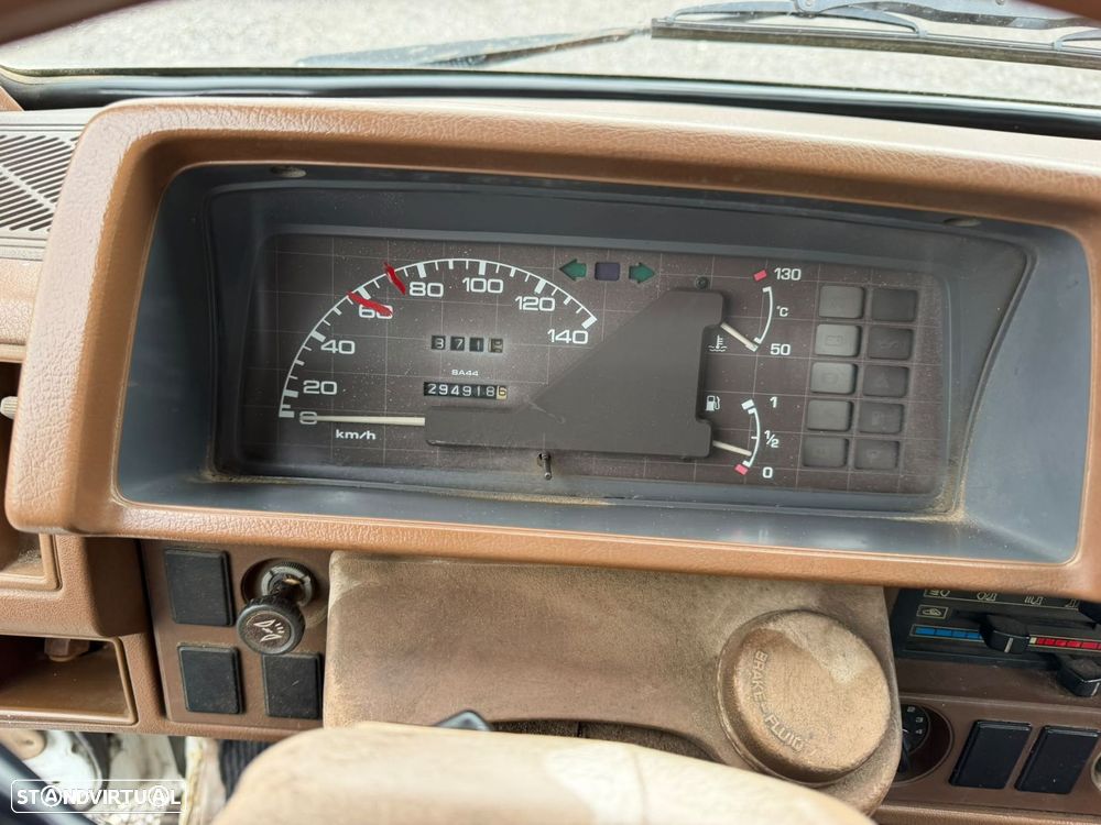 Mazda E 2200 - 18