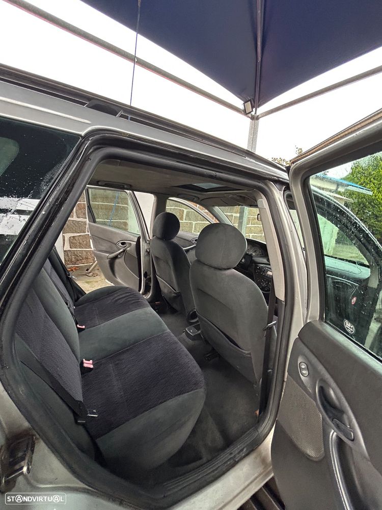 Ford Focus SW 1.8 TDdi Comfort - 11