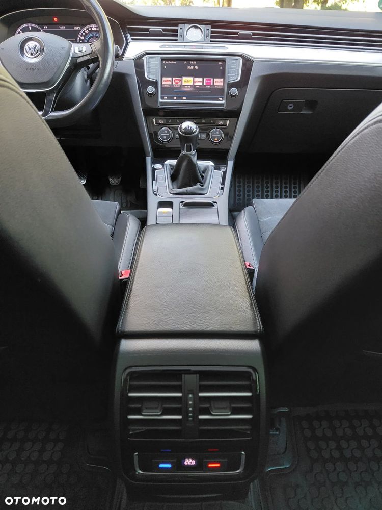 Volkswagen Passat 2.0 TDI (BlueMotion Technology) Highline - 28