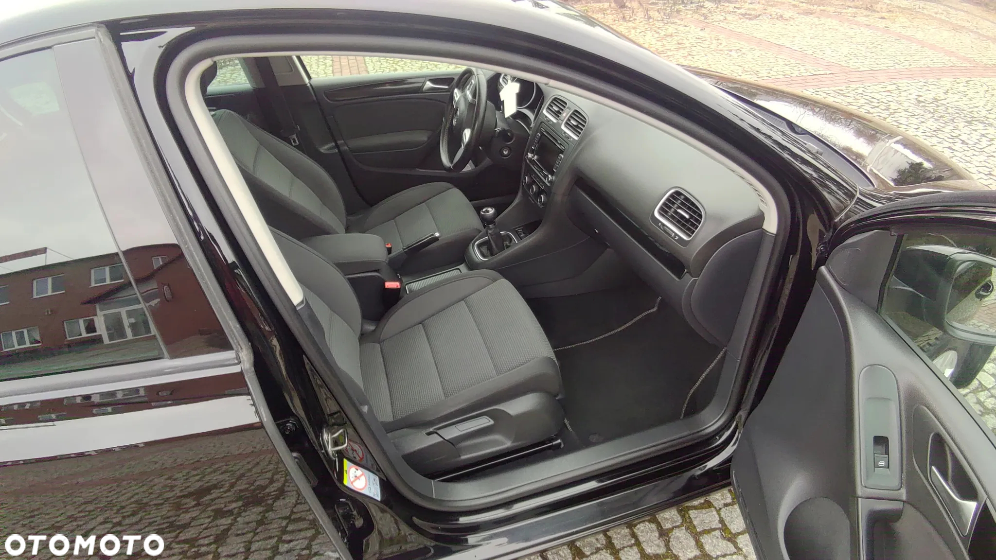 Volkswagen Golf 1.6 TDI DPF BlueMotion Technology Comfortline - 24
