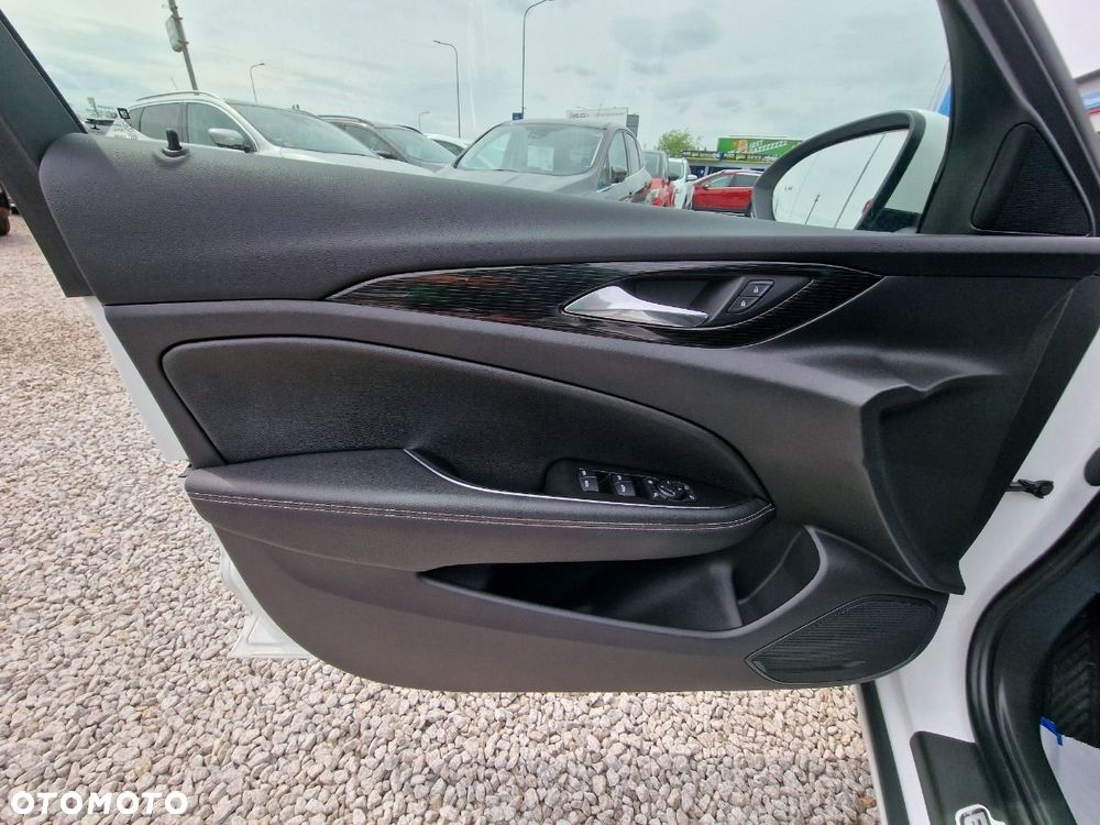 Opel Insignia - 10