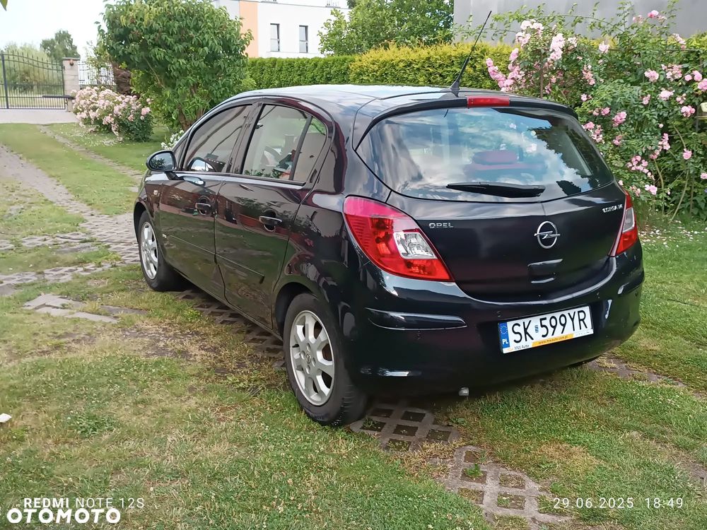 Opel Corsa 1.4 16V Cosmo - 4