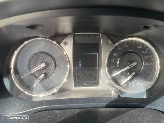 Toyota Hilux 2.4 D-4D 4WD CD CM - 6
