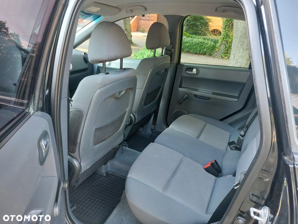 Mitsubishi Colt - 8