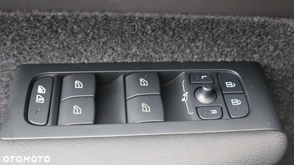 Volvo XC 40 82kWh Recharge Twin AWD Plus - 17