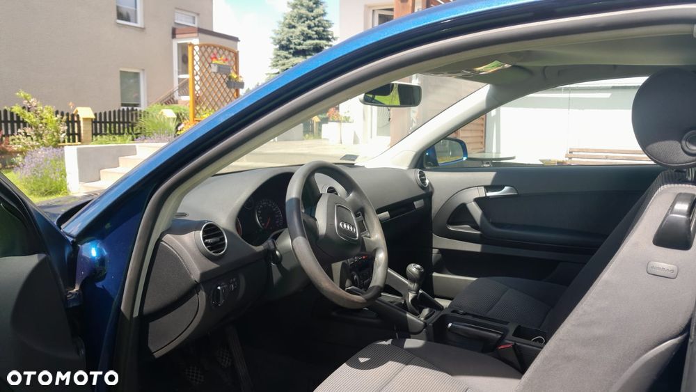 Audi A3 3-drzwiowe 1.6 Ambiente - 2