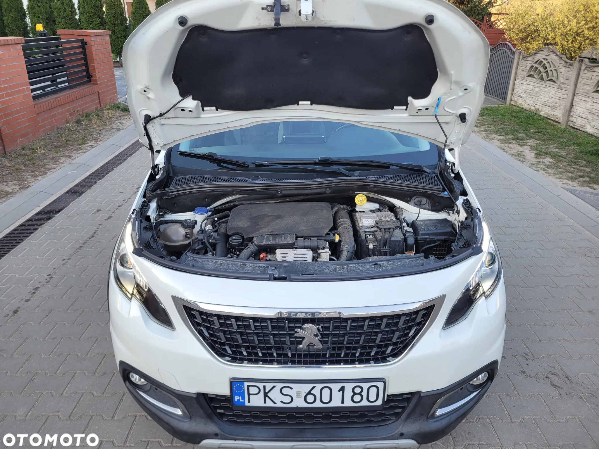 Peugeot 2008 1.2 Pure Tech Allure S&S - 23