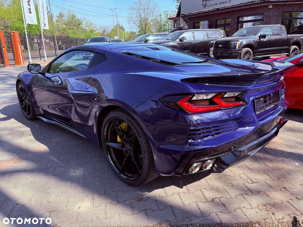 Chevrolet Corvette - 9