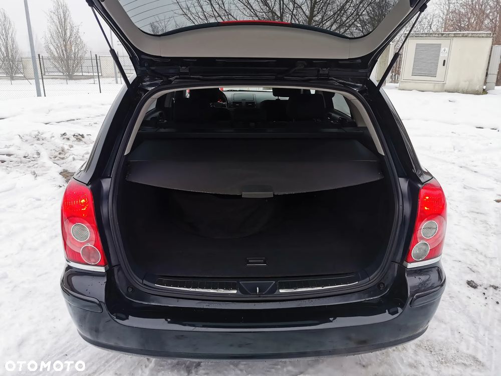 Toyota Avensis 1.8 VVT-i Combi - 12