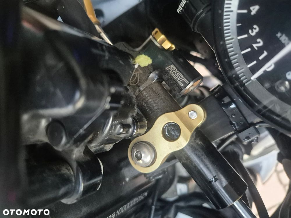 Yamaha R1 - 17