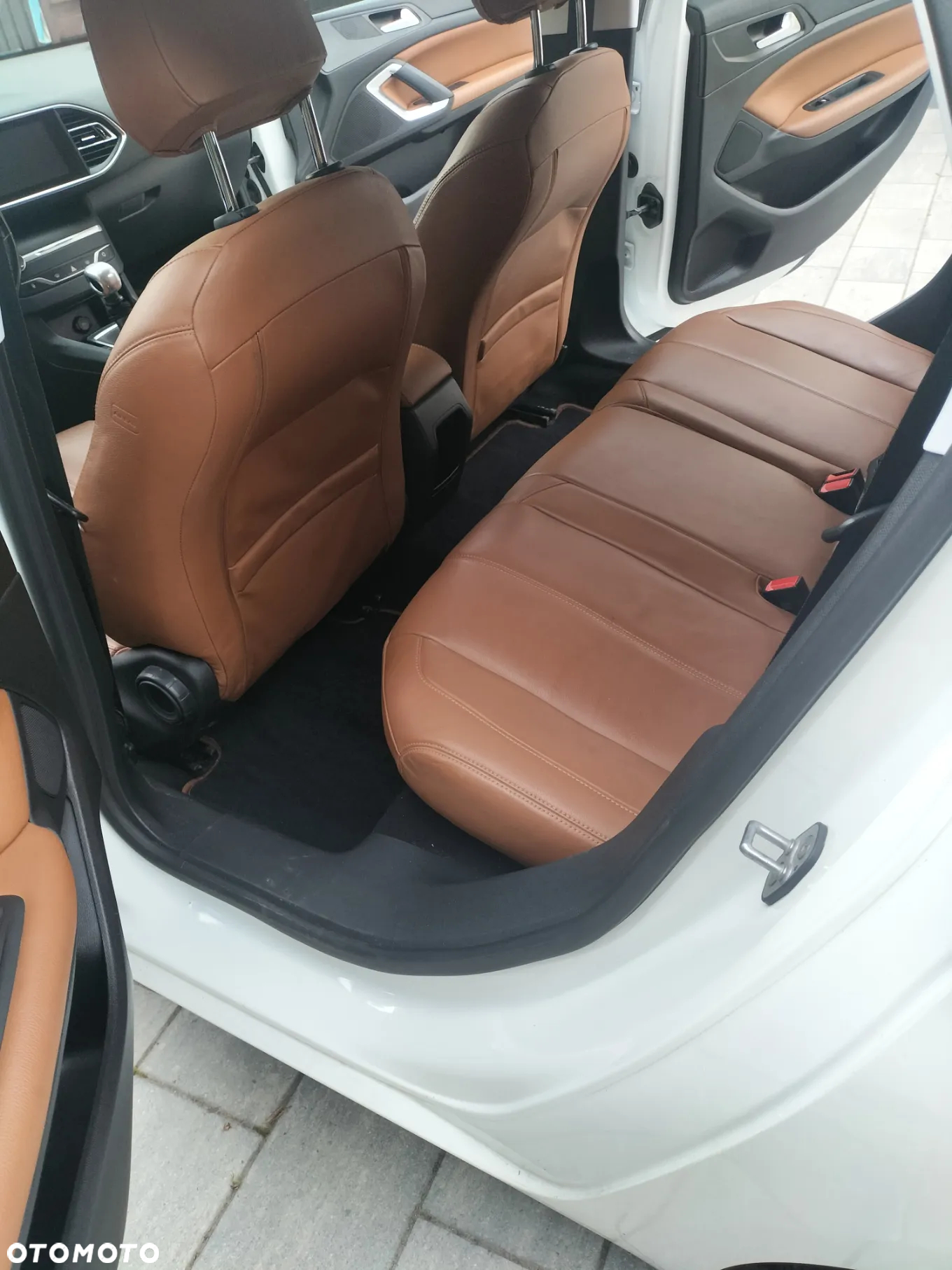 Peugeot 308 1.6 BlueHDi Allure S&S - 9