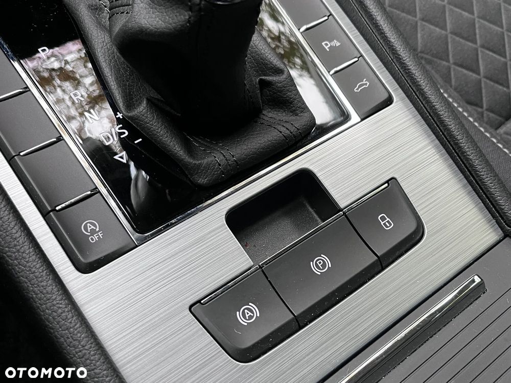 Skoda Superb 2.0 TDI SCR Ambition DSG - 25