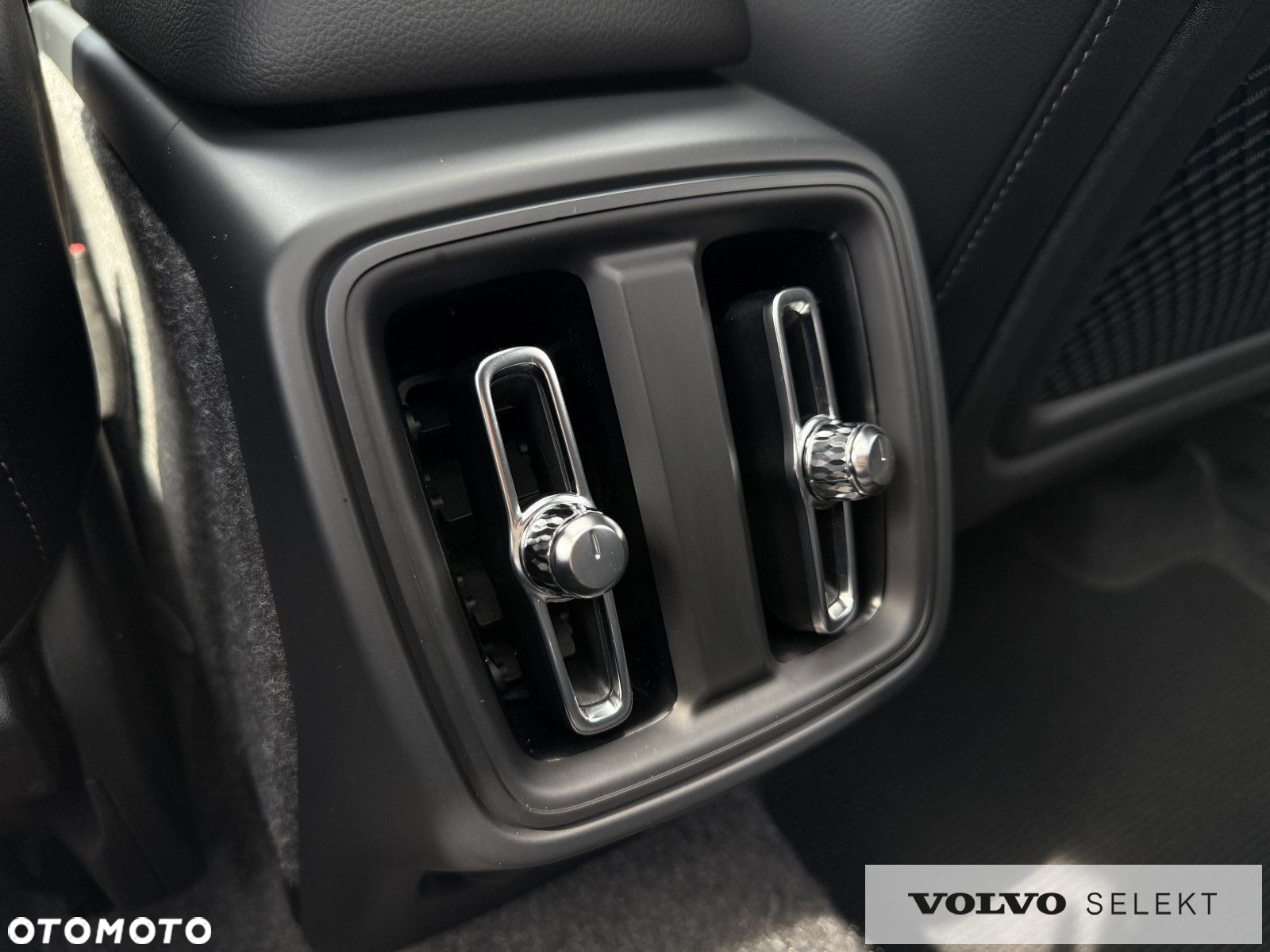 Volvo XC 40 - 25