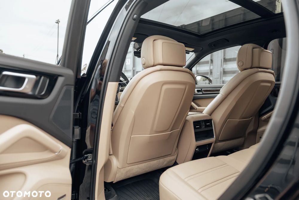 Porsche Cayenne Platinum Edition - 19