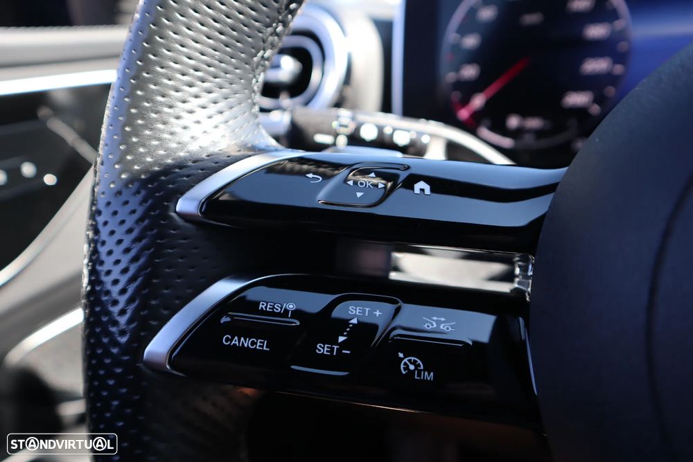 Mercedes-Benz C 300 e AMG Line - 26
