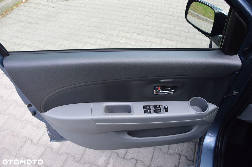 Daihatsu Sirion - 12