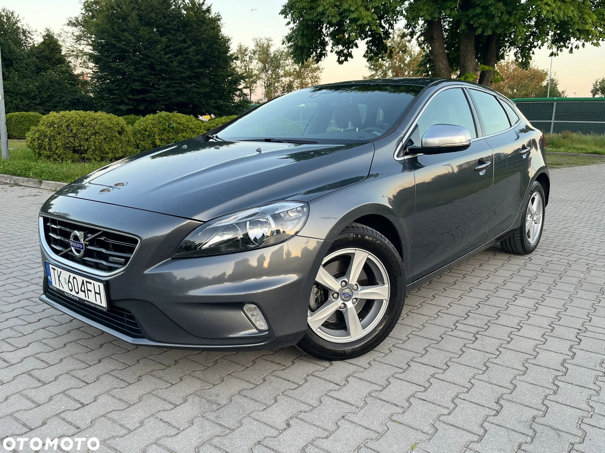 Volvo V40 T3 R-Design Momentum - 1