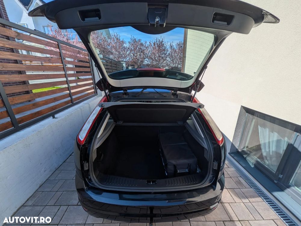 Ford Focus 1.6 TDCI DPF Titanium - 11