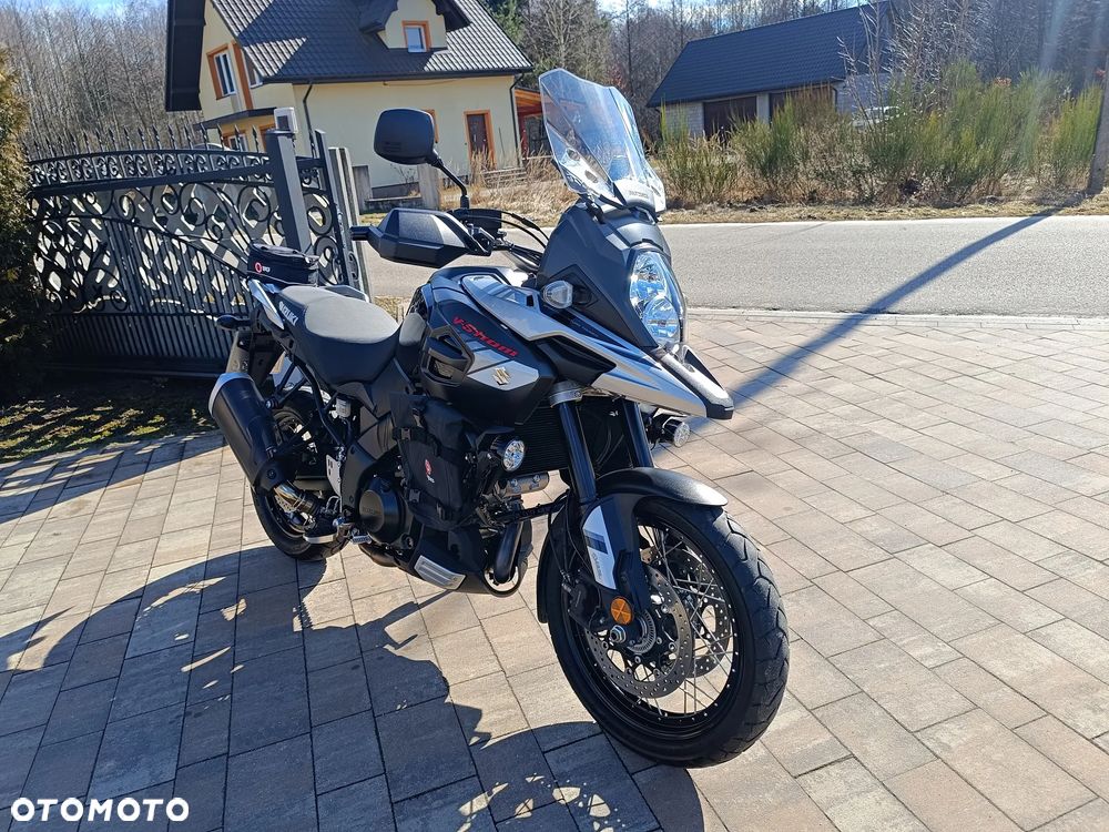 Suzuki V-STROM - 10