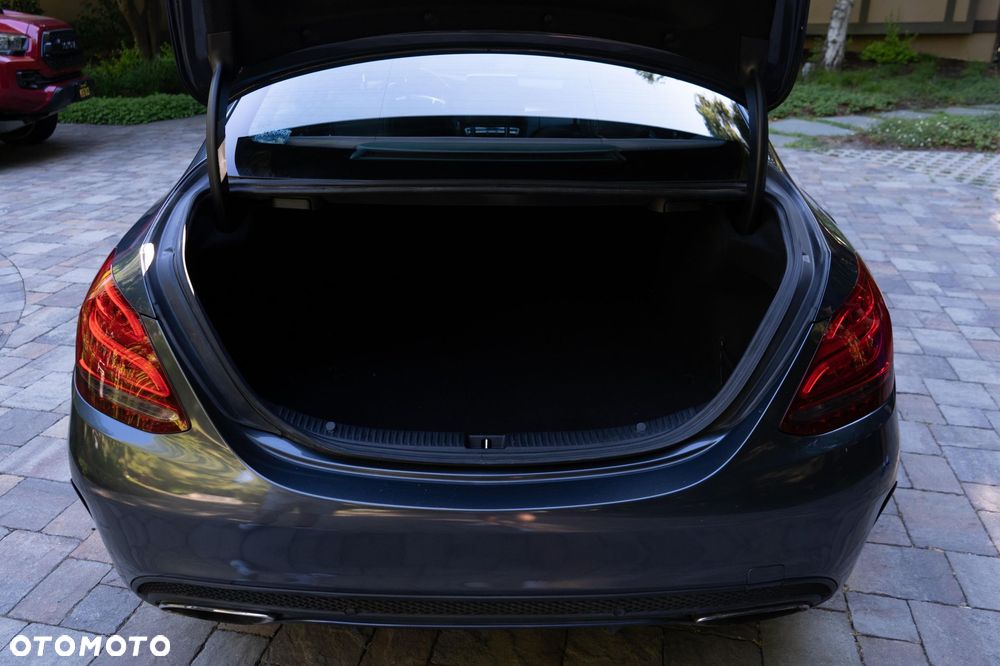 Mercedes-Benz Klasa C 300 7G-TRONIC AMG Line - 24