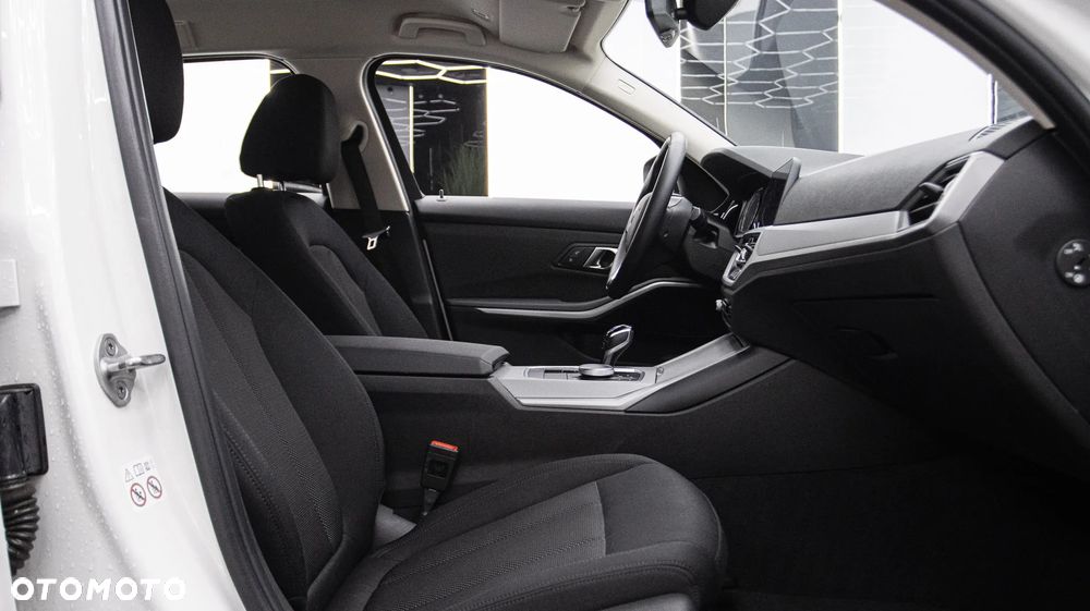 BMW Seria 3 318i Advantage sport - 17